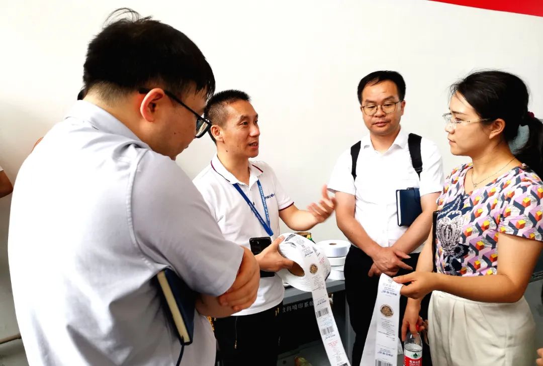 迎接东莞松山湖科教局辅导来我司工厂视察，领导工作！